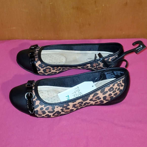 Womens Animal Print Flats With Memory Foam - Picture 4 of 6
